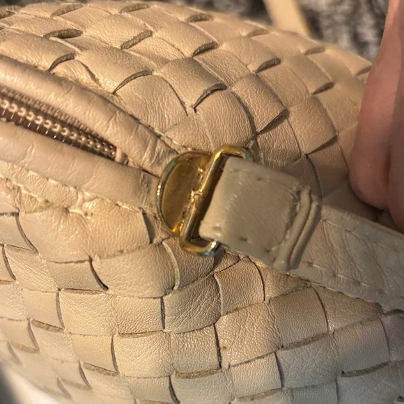 Chic Cream Woven Crossbody Bag - Picture 6 of 12